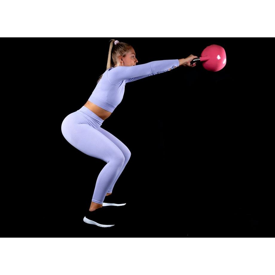 GladiatorFit  Wettkampf-Kettlebell aus Gusseisen mit aufgemaltem GladiatorFit-Logo 