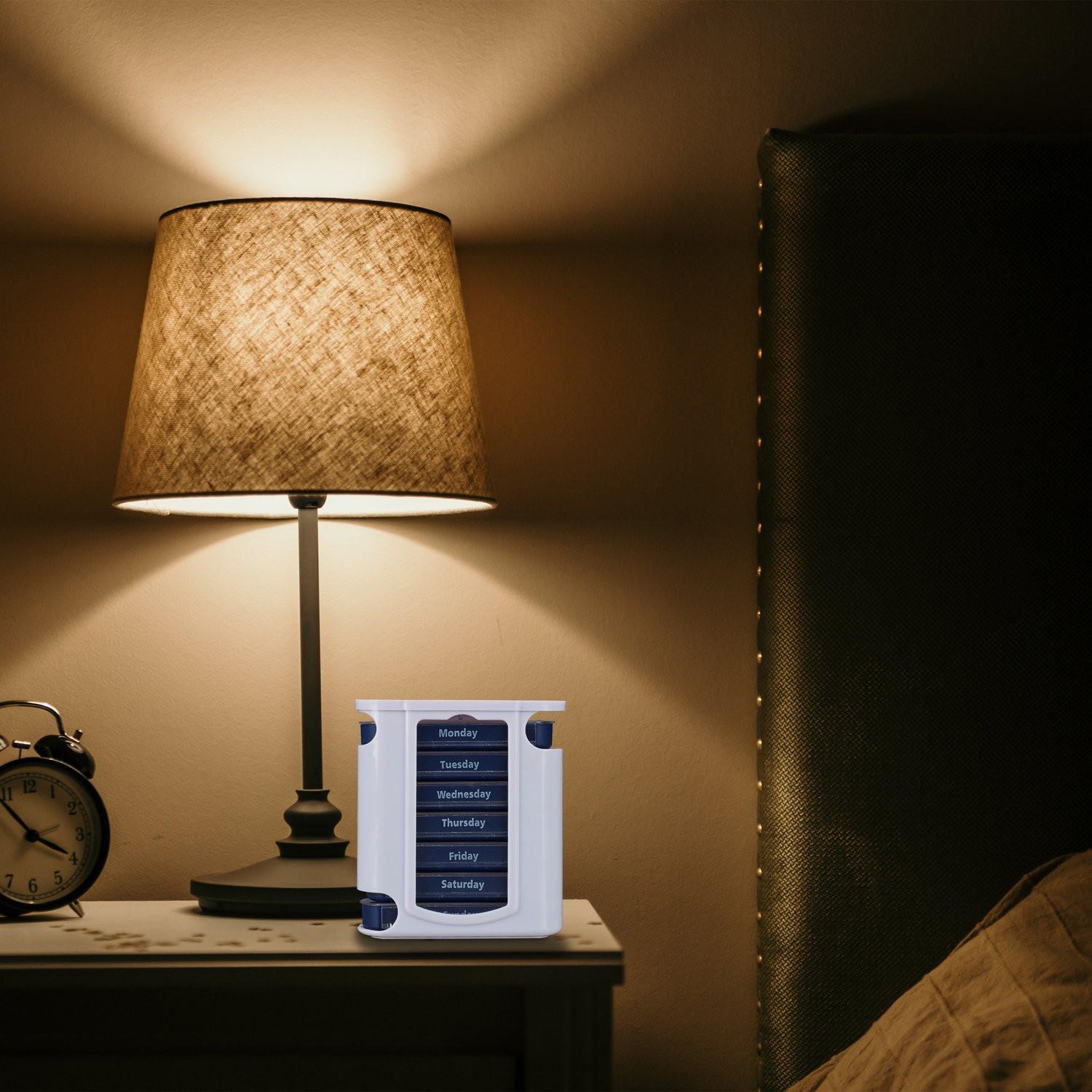 B2X Pillendose 7 Tage 4 Fächer Englisch  