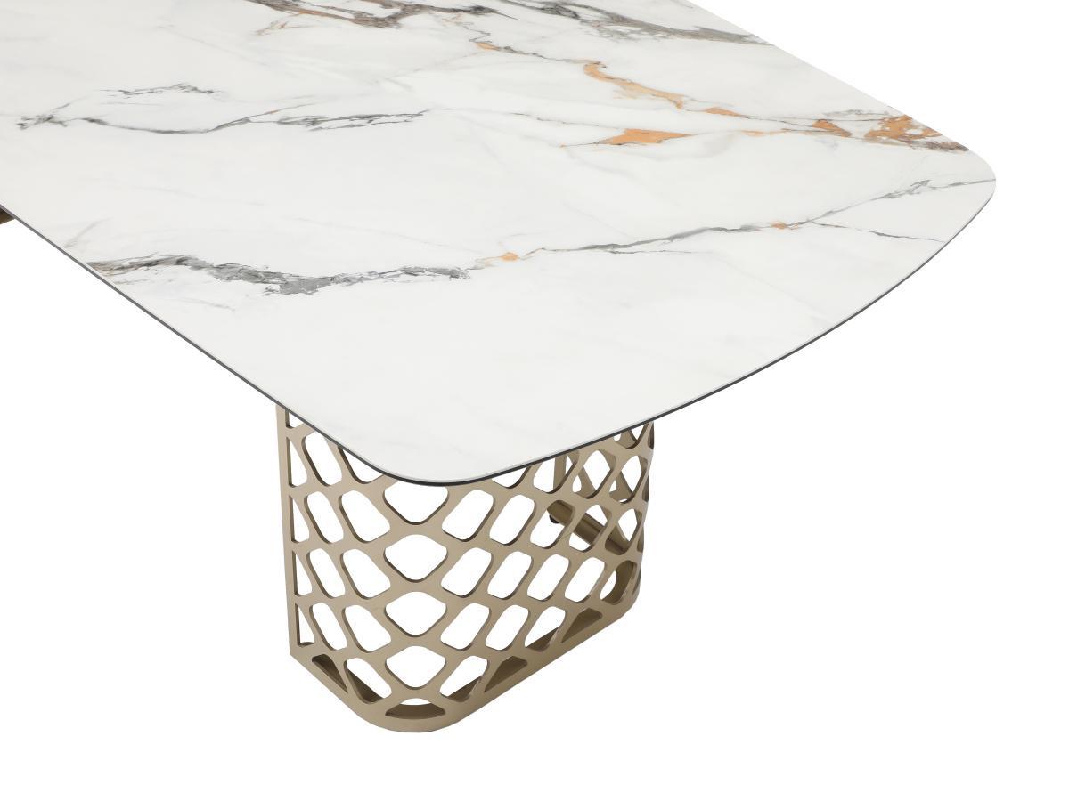 Vente-unique Tavolo da pranzo 8 coperti in Vetro temperato e Ceramica Effetto marmo Bianco e Oro - GOLDENA  