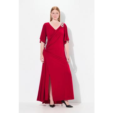 Robe maxi drapée, manches en cloche et bijou fantaisie sur l'épaule