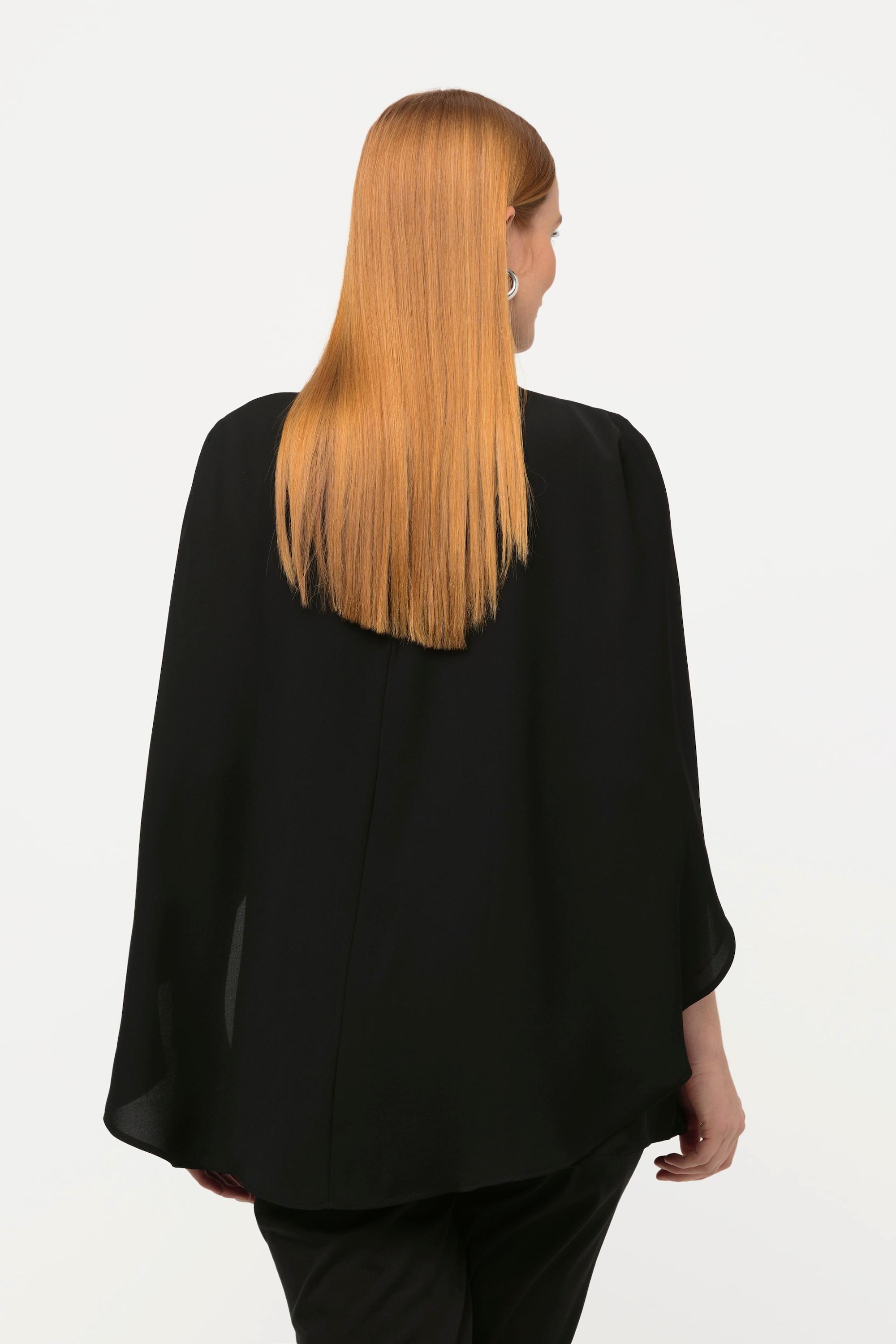 Ulla Popken  Blouse esprit cape, sans manches. Col rond sublimé par de petites pierres fantaisie. 