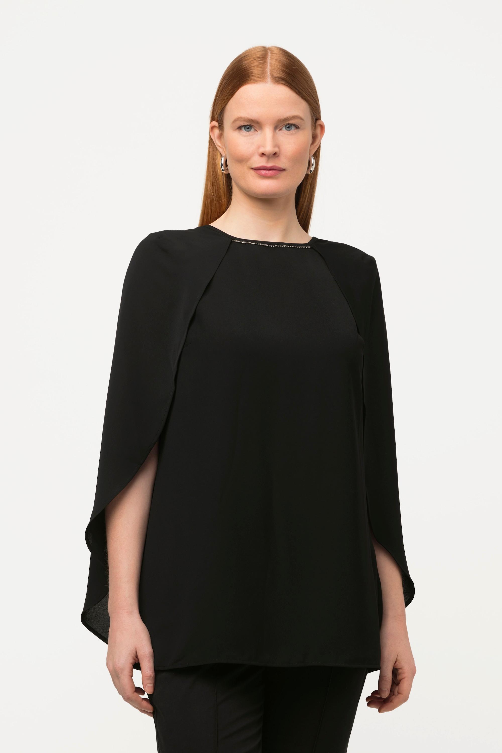 Ulla Popken  Blouse esprit cape, sans manches. Col rond sublimé par de petites pierres fantaisie. 