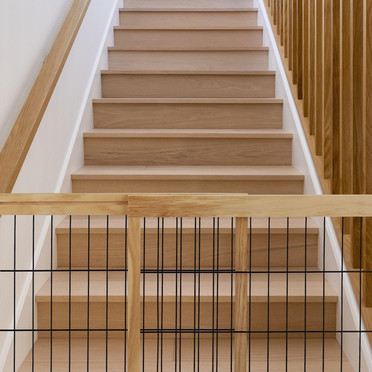 B2X  Portail de sécurité rétractable en bois naturel 