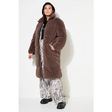 Doudoune longue en polaire bouclée. Épaules en nylon. Coupe Straight Shape