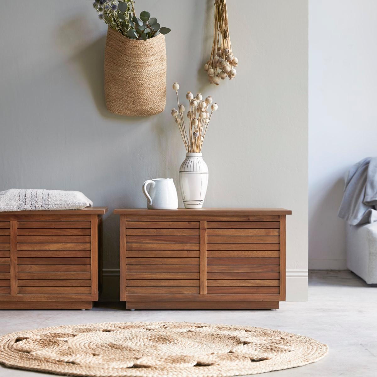 Tikamoon Truhe aus massiver Akazie Loggia  