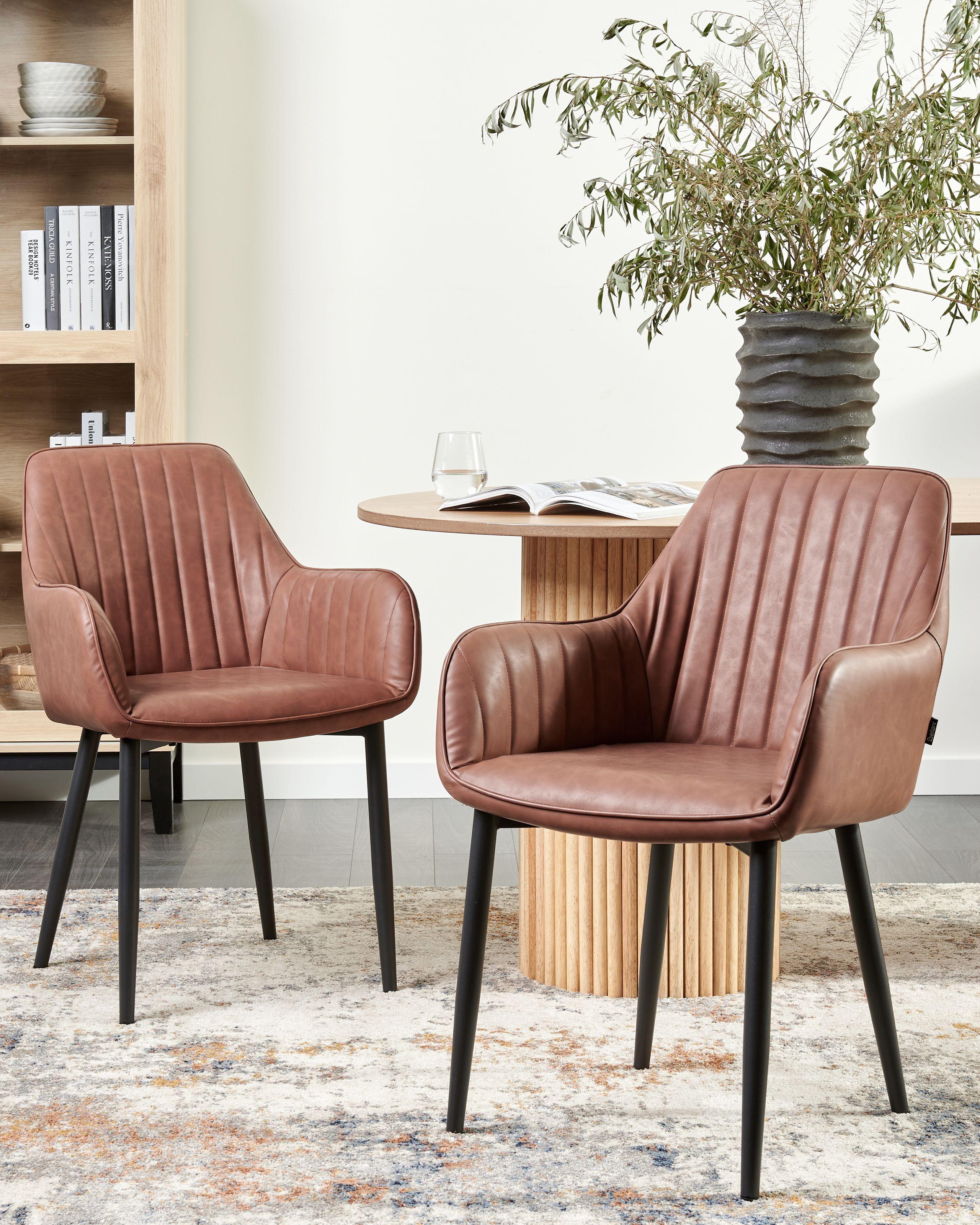 Beliani Lot de 2 chaises de salle à manger en Cuir PU Rustique WELLSTON  