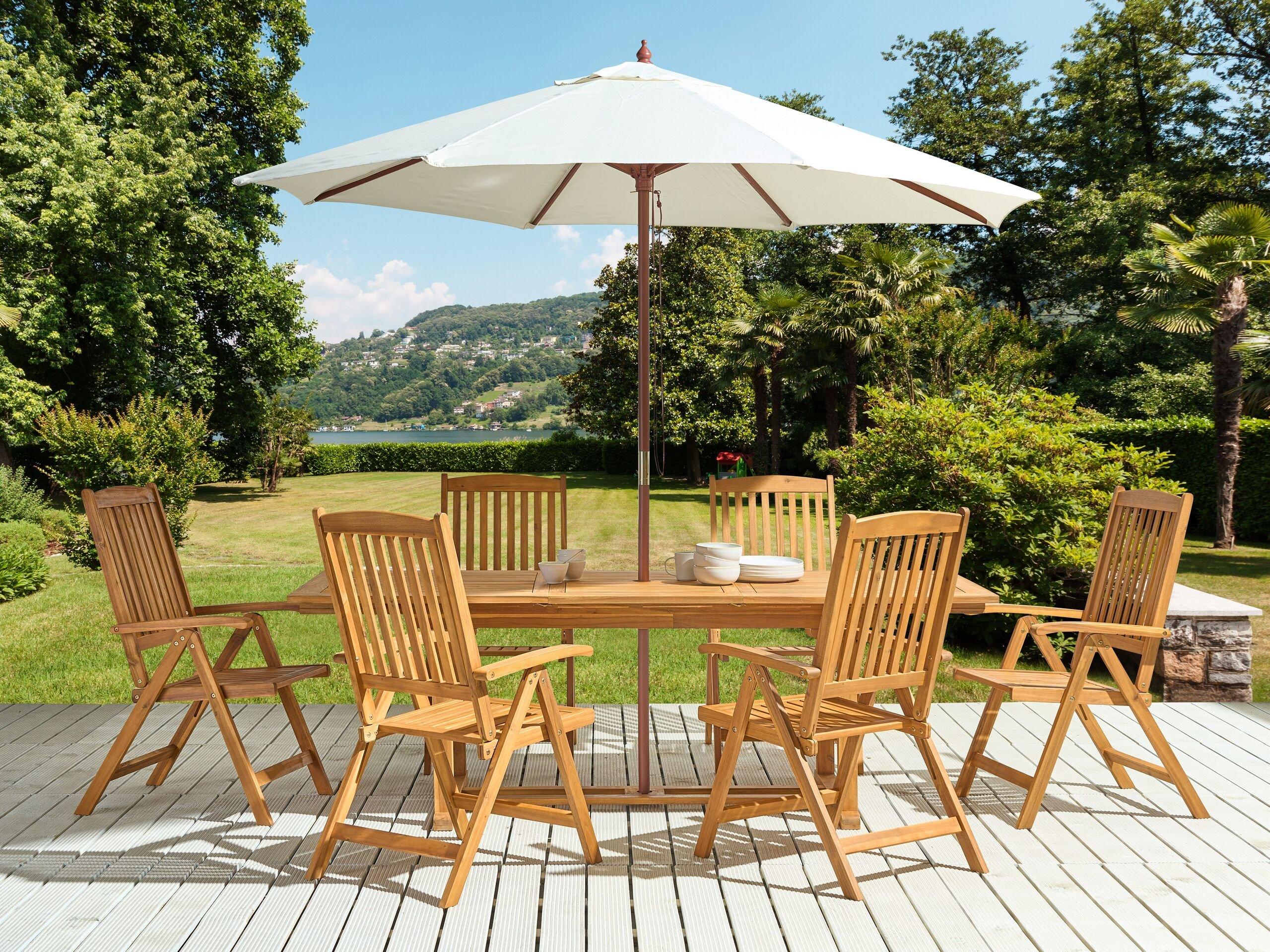 Beliani Table avec chaises et parasol en Acacia Traditionnel JAVA  