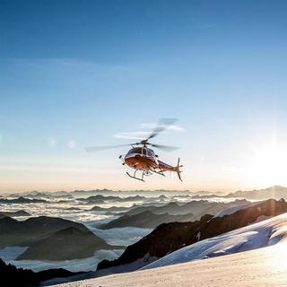 Geschenkidee  Helikopter Rundflug: Schweiz entdecken - 15 Minuten (für 1 Person) 