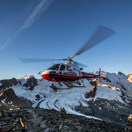 Geschenkidee  Helikopter Rundflug: Schweiz entdecken - 15 Minuten (für 1 Person) 