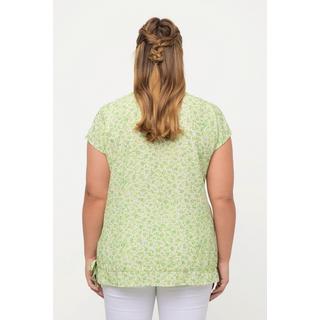 Ulla Popken  Blouse à fleurs. Décolleté en V, manches courtes. Cordon de serrage à la base. 