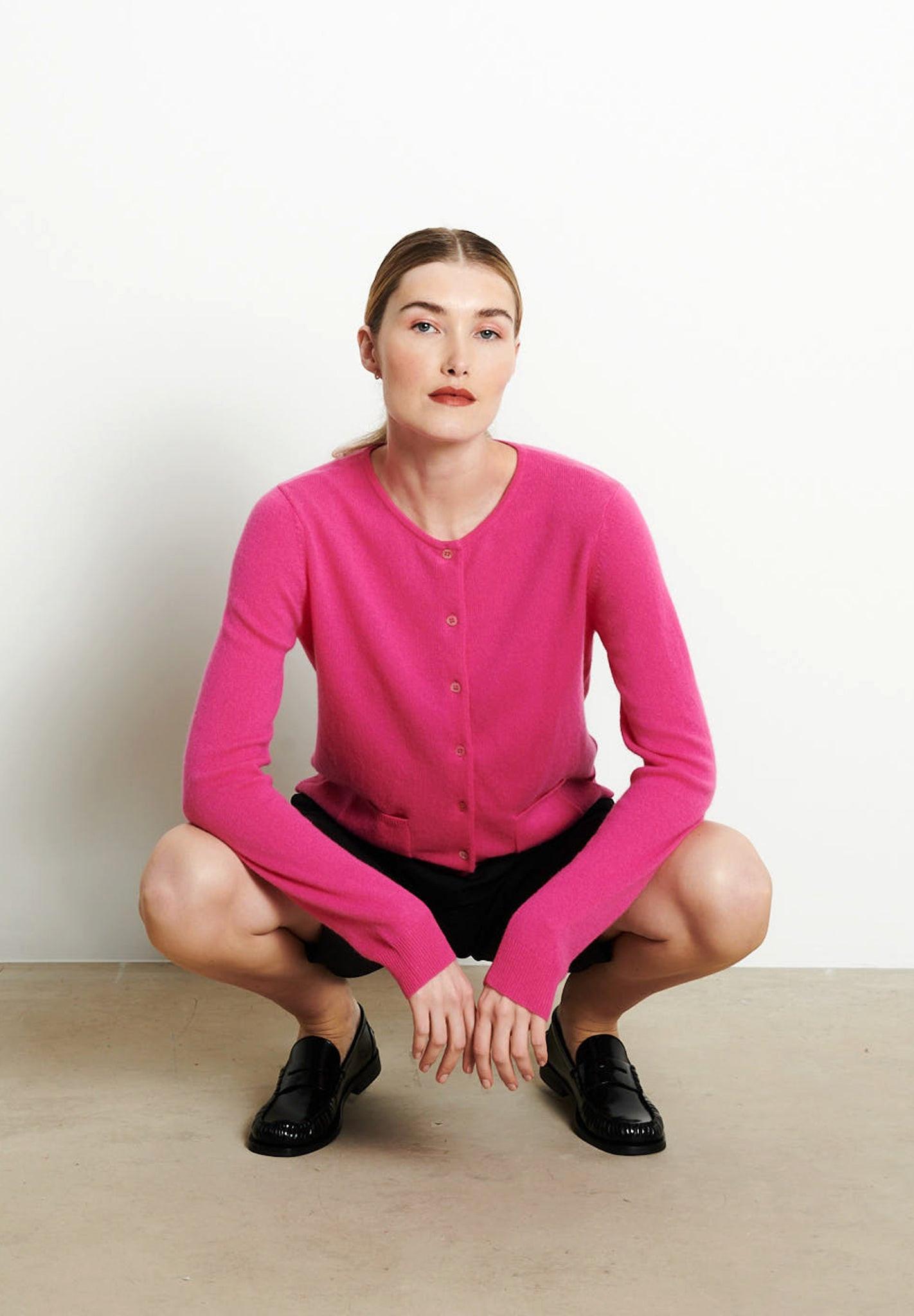 Studio Cashmere8 LILLY 4 Taillierte Strickjacke mit Rundhalsausschnitt  