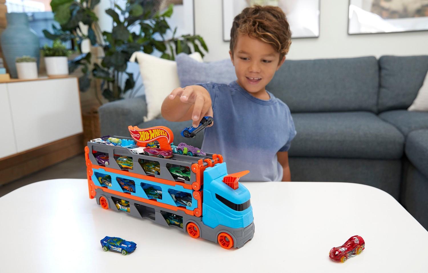 Hot Wheels  City 2-in-1 Rennbahn-Transporter (1:64) 