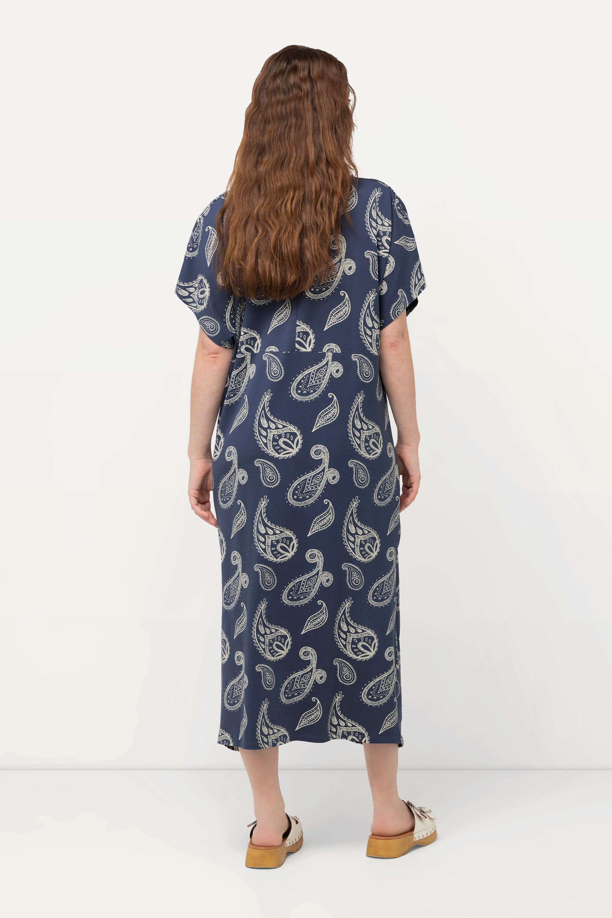 Ulla Popken  Robe midi en coton bio à motif cachemire, décolleté en V et manches courtes 