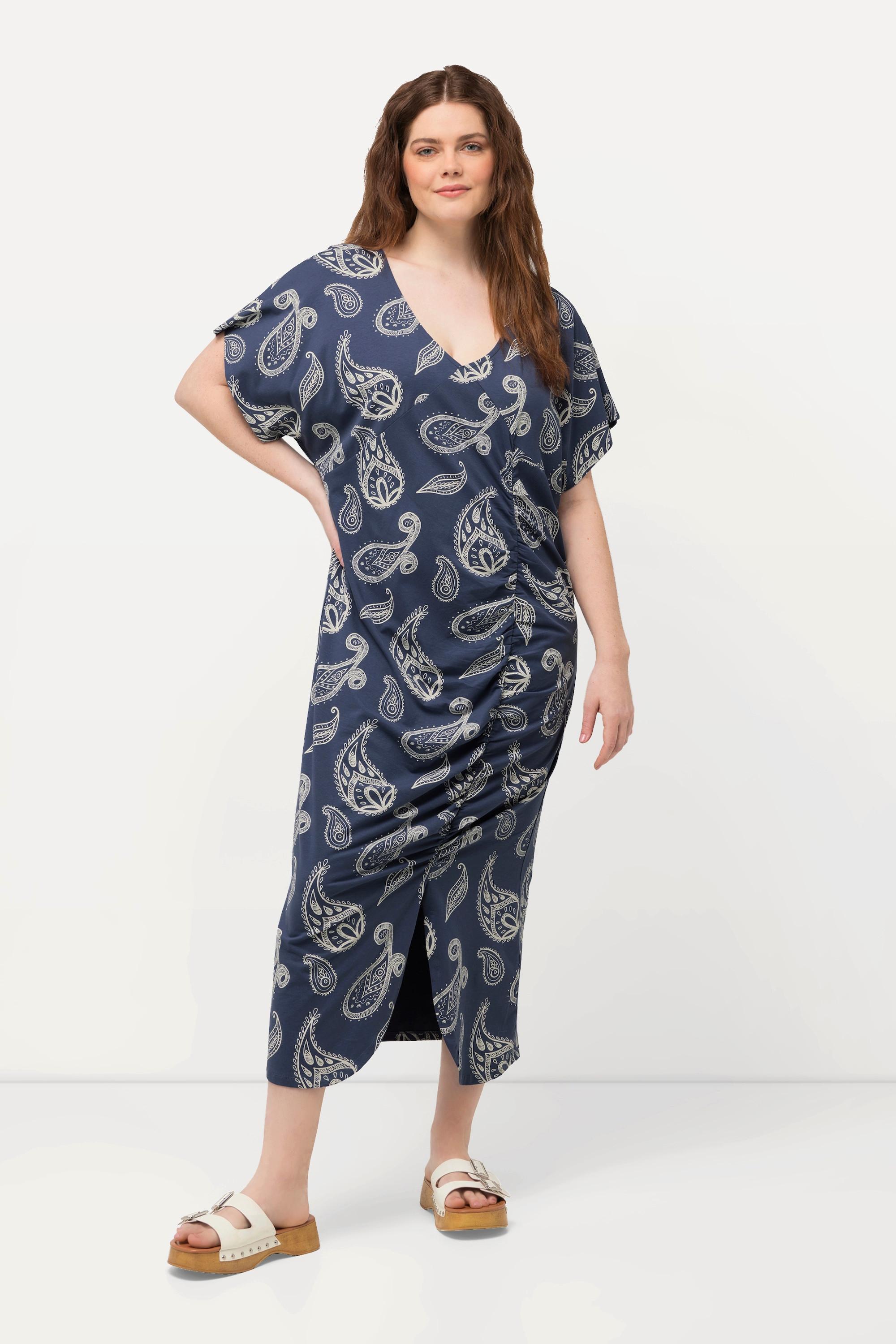 Ulla Popken  Robe midi en coton bio à motif cachemire, décolleté en V et manches courtes 