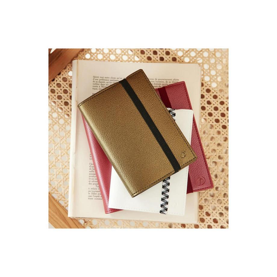 QUO-VADIS Quo Vadis - Agenda - Spiralé - 2025 - Time & Life Medium - Semainier Planning - Multilingue - Rouge - 13 mois de décembre à dé cembre - 16x16 cm - Papier Clairefontaine blanc - Fabrication française  