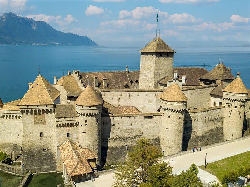 Smartbox  Magica visita al Castello di Chillon per 2 adulti e 1 bambino - Cofanetto regalo 