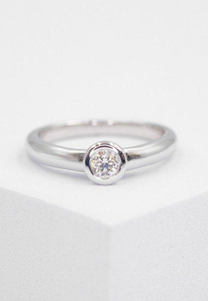 MUAU Schmuck  Solitaire Ring Diamant 0.20ct. Weissgold 750 