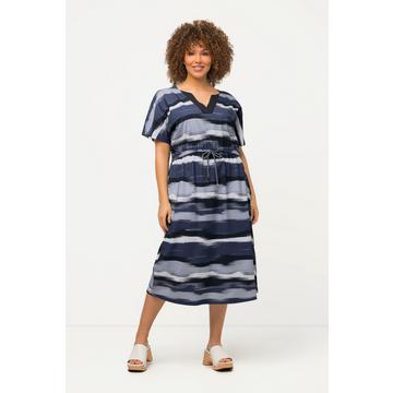 Robe midi oversized à col tunisien et manches courtes. Motif à rayures.