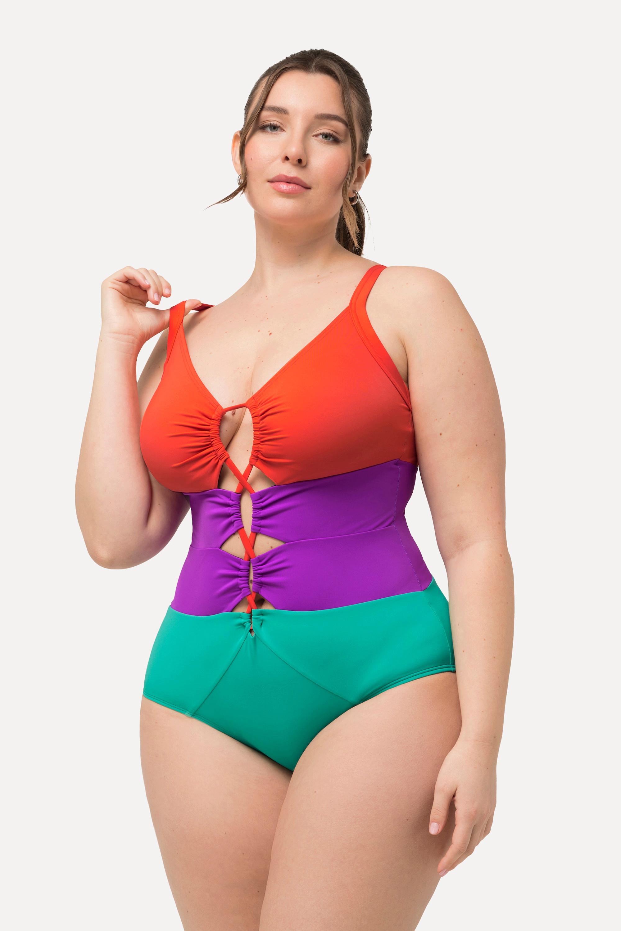 Ulla Popken  Maillot de bain esprit colour block, bonnets souples. Matière recyclée et découpes. 