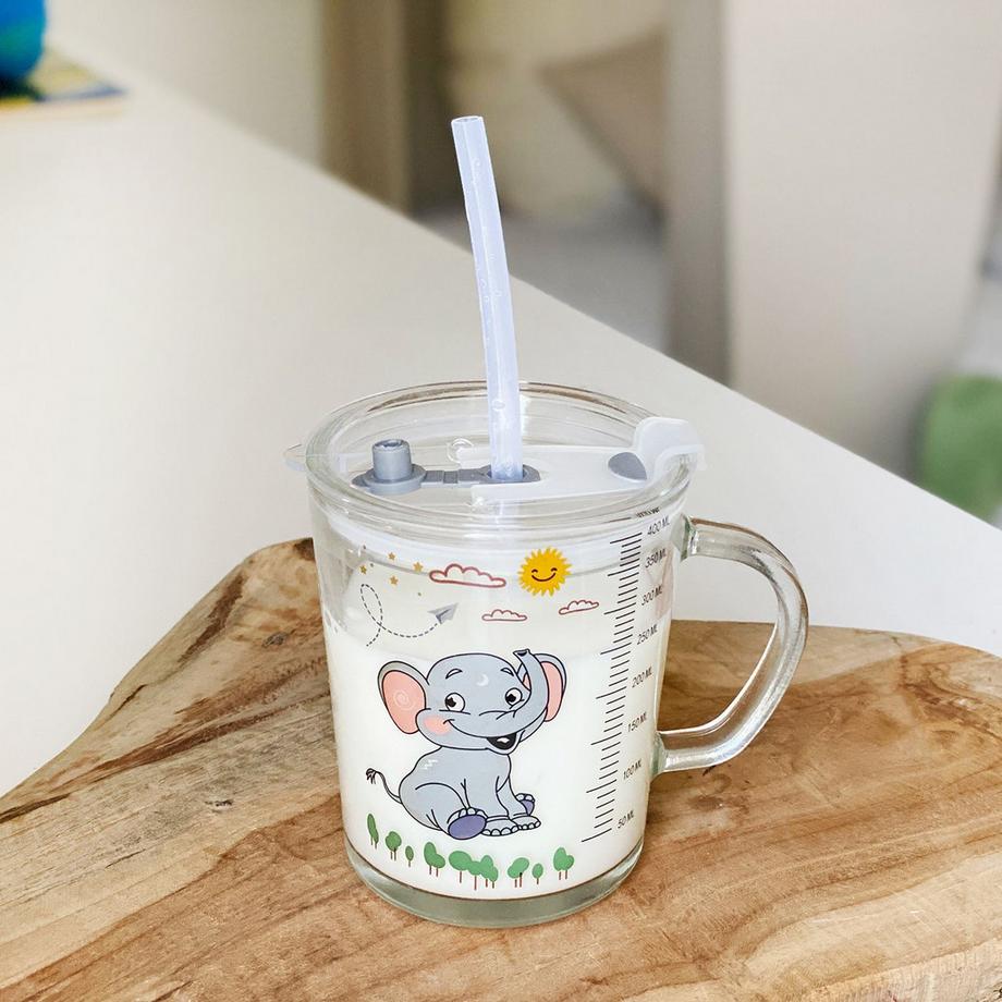 Intirilife Intirilife Kinder Trinkbecher transparent mit Deckel, Skala und Strohhalm mit Elefant Design  
