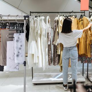 B2X Mehrere Hosenbügel im 4er-Set  