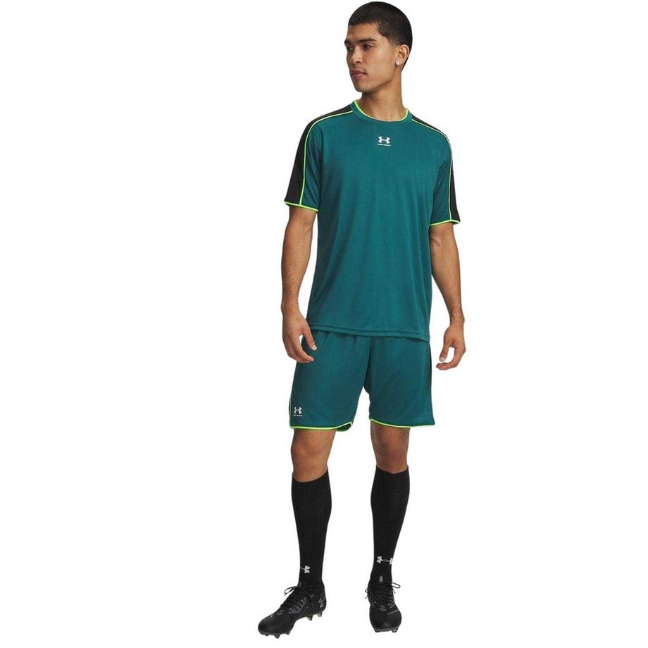 UNDER ARMOUR Short de foot avec bandes latérales  