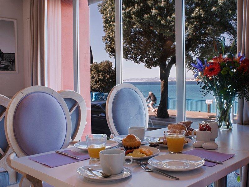 Smartbox  Romantische Übernachtung im 4*-Hotel in Nizza mit Schokolade und Rosenblüten - Geschenkbox 