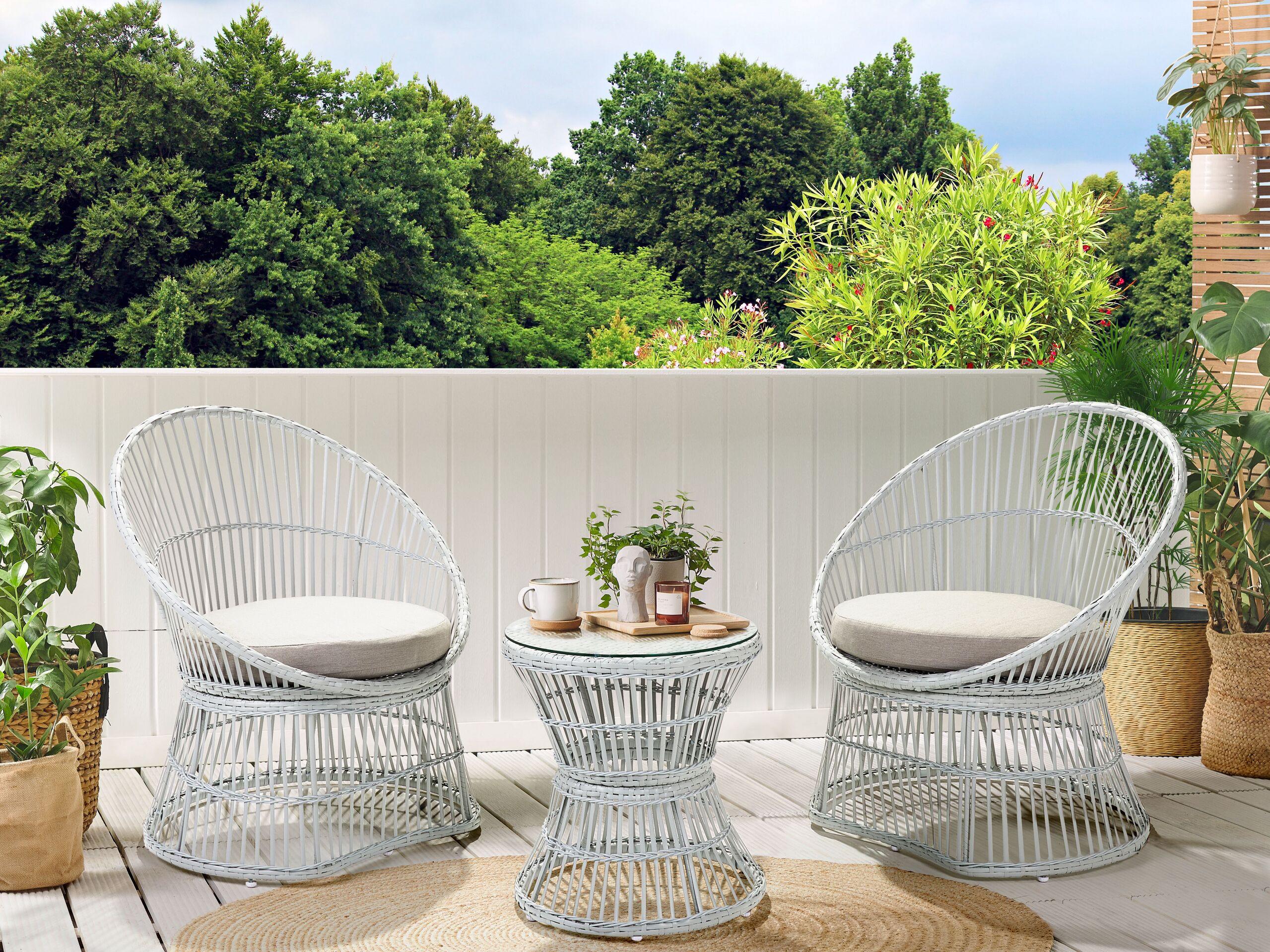 Beliani Bistro Set aus Rattan Rustikal MESYNA  