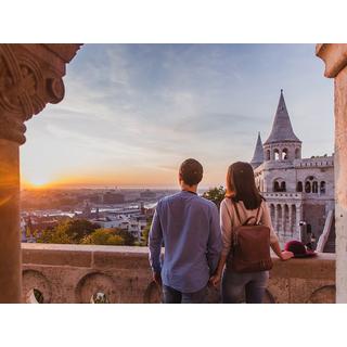 Smartbox  Fuga romantica a Budapest: 3 giorni in affascinanti hotel 4* per 2 persone - Cofanetto regalo 