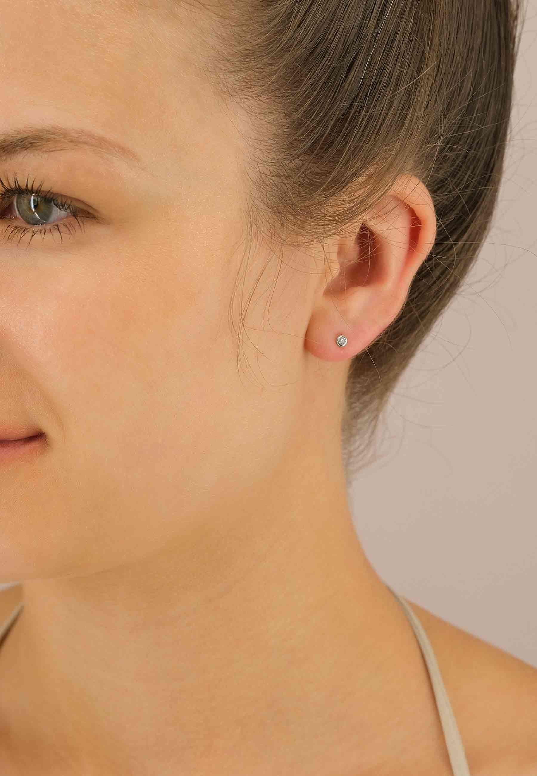 MUAU Schmuck  Solitär Ohrstecker Zargen-Fassung Weissgold 750 Brillanten 0.10ct. 4.5mm 