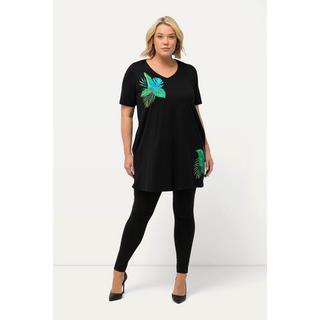 Ulla Popken  Maglia dal taglio lungo e svasato con design con foglie, scollo a V e mezze maniche 