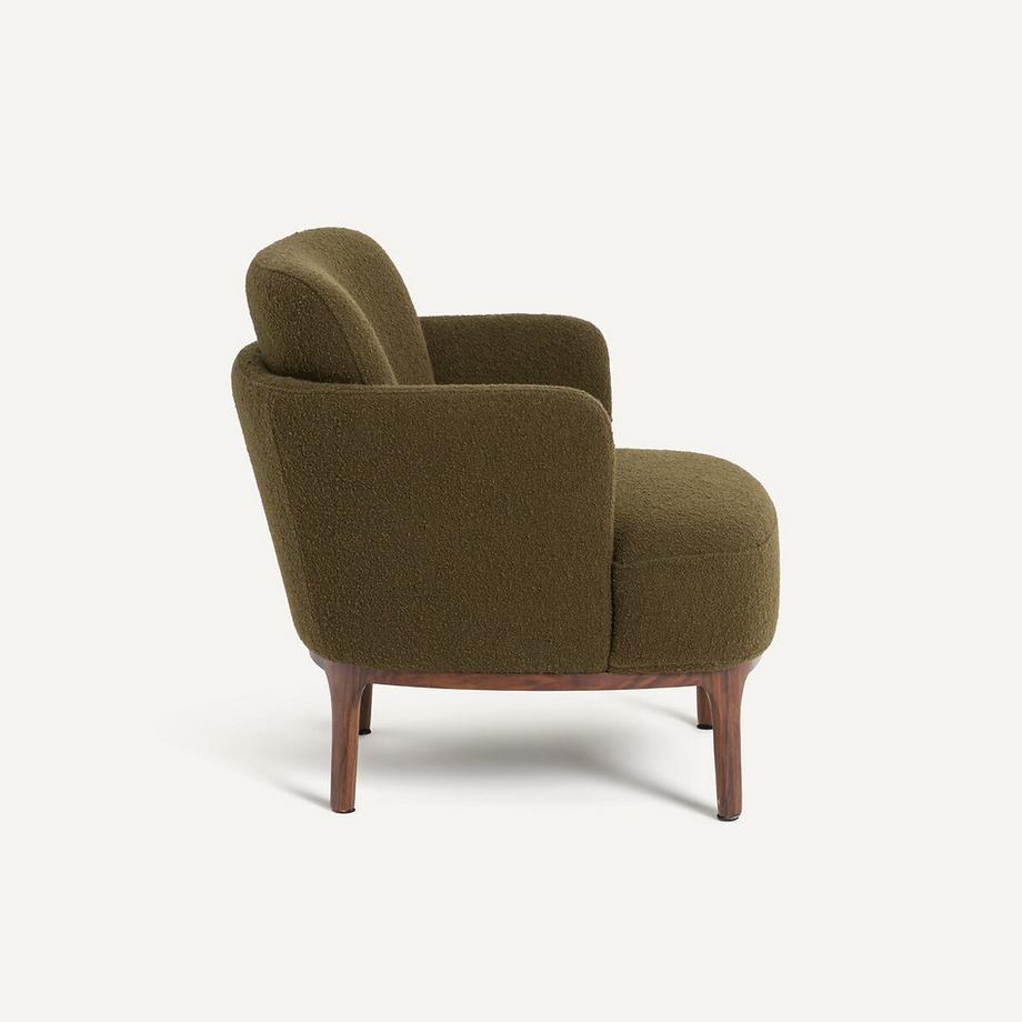 AM.PM Sessel mit Walnussfuss und Bouclé-Struktur  