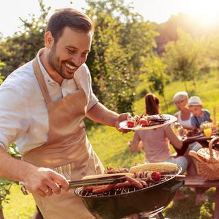 Northix Barbecue con coperchio e ripiano  