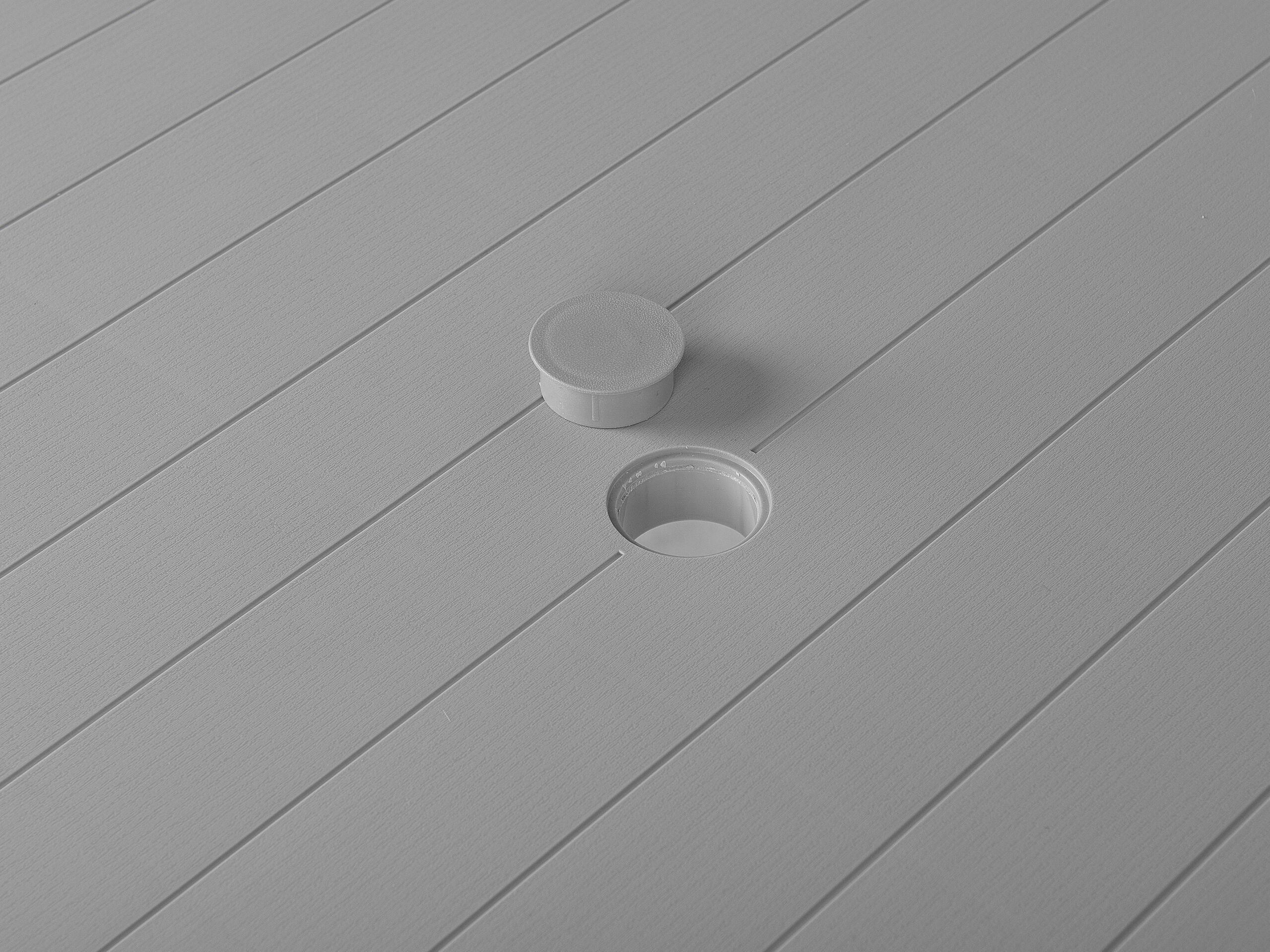 Beliani Table de salle à manger de jardin en Matière synthétique Industriel FOSSANO  