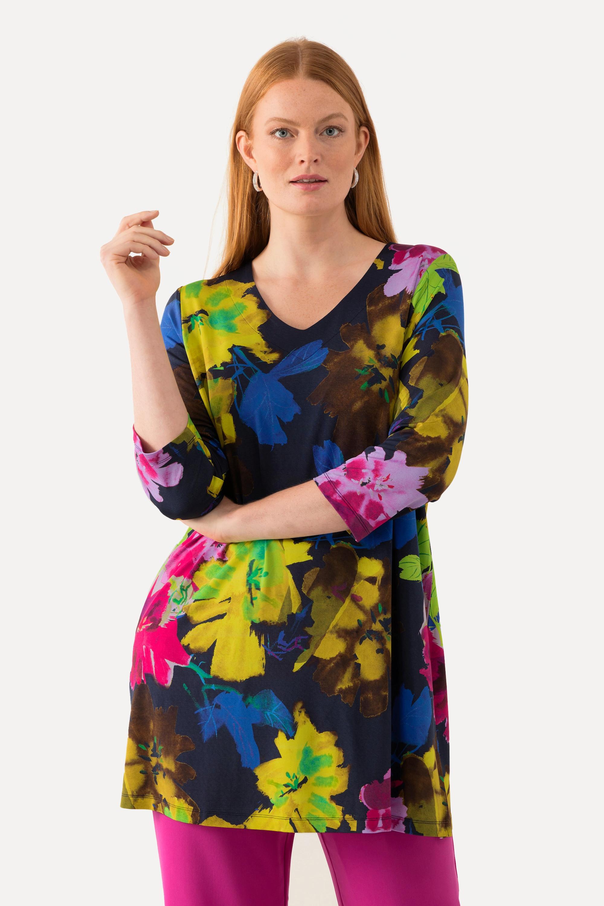 Ulla Popken  Maglia in tessuto fluente con fiori, scollo a V e maniche a 3/4 