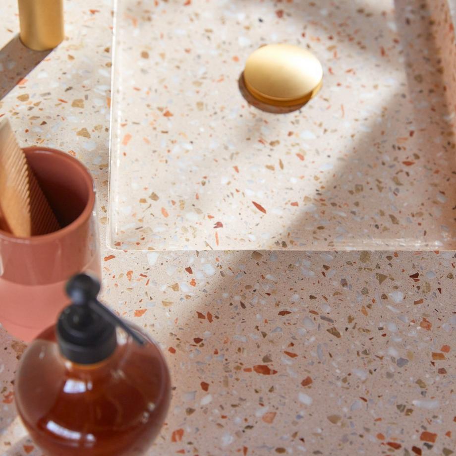 Tikamoon Badezimmermöbel aus massivem Teakholz und Premium-Terrazzo Pink 120 cm Edgar  