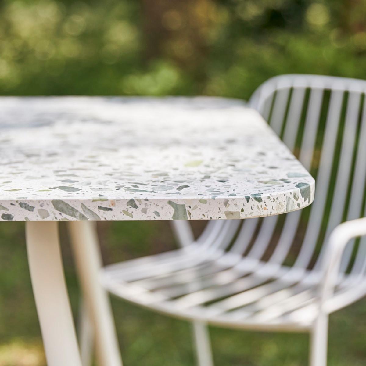 Tikamoon Table de jardin rectangulaire en terrazzo premium et métal green 4/6 pers. Elio  