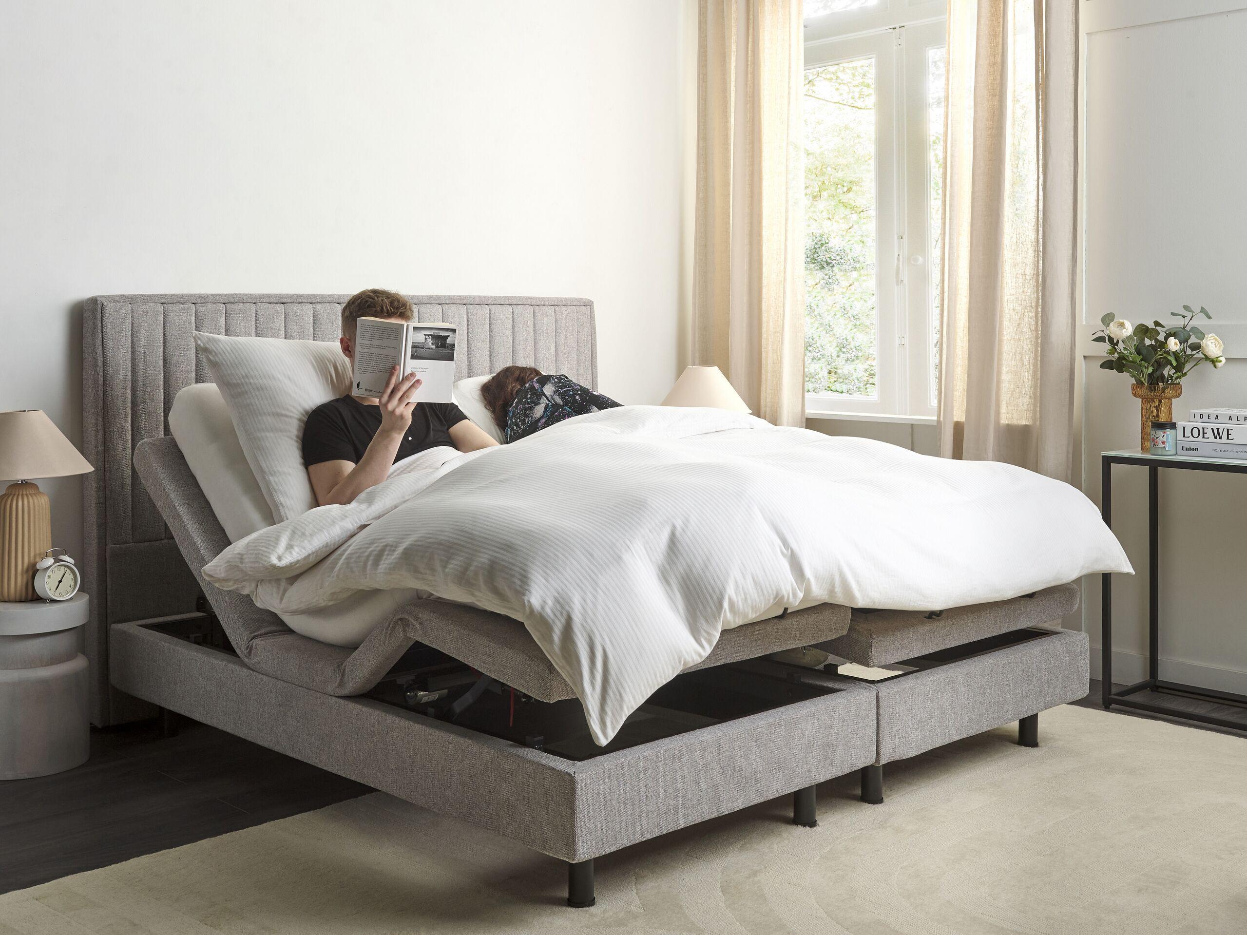 Beliani Bett mit Lattenrost aus Polyester Klassisch DUKE II  