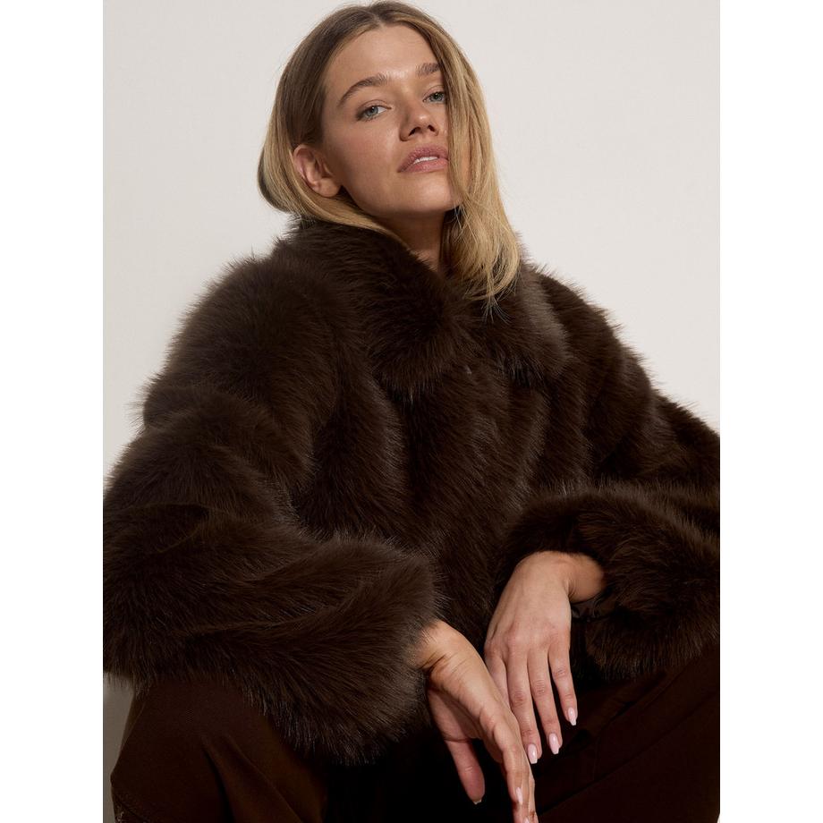 Veste courte en fausse fourrure de luxe