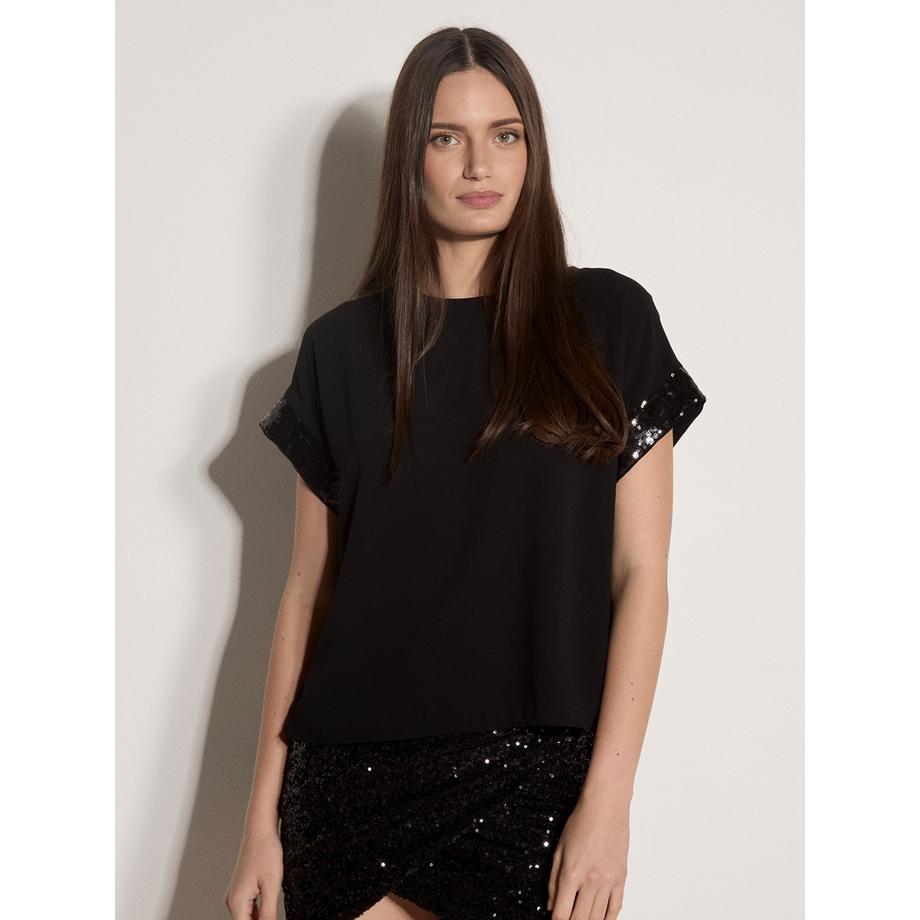 T-Shirt mit Paillettenbesatz aus Crêpe