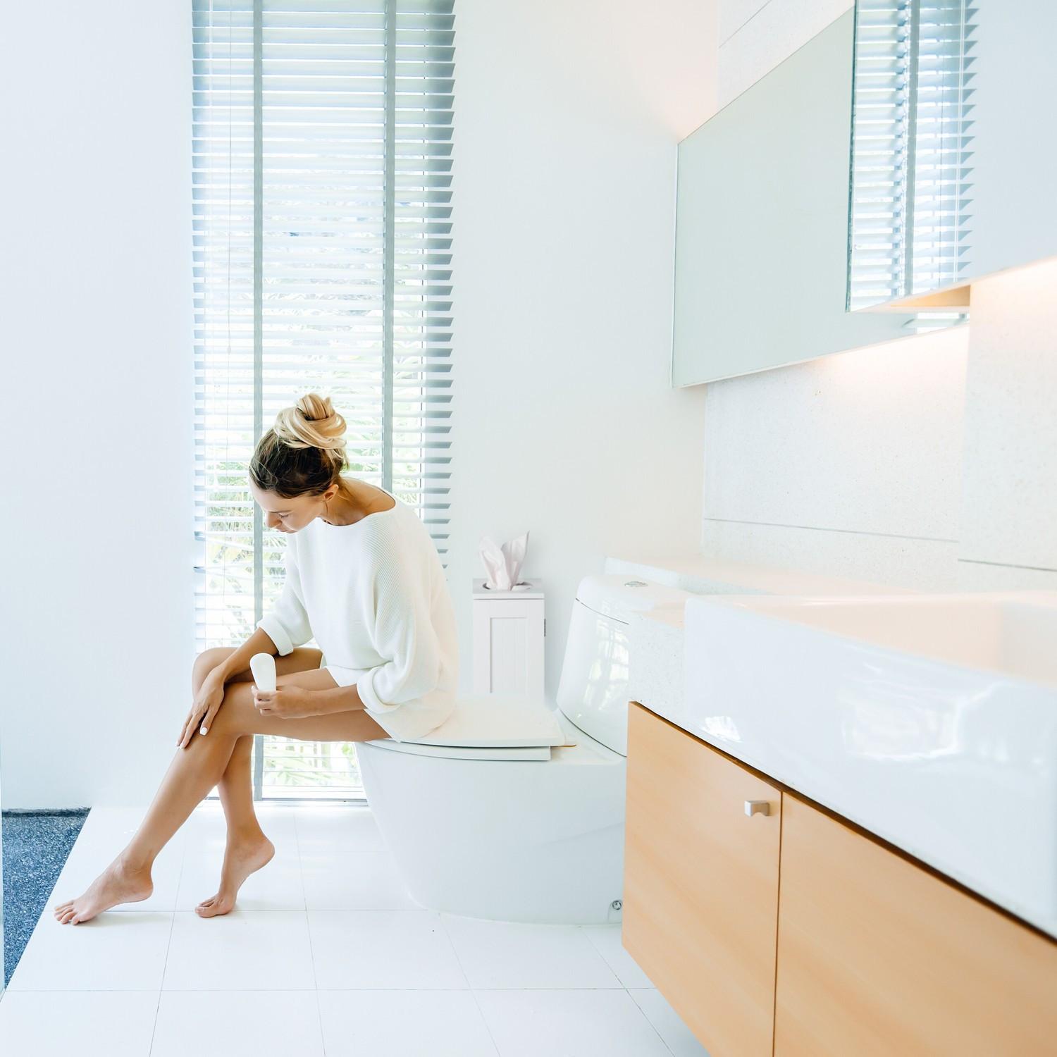 B2X Schmaler Toilettenschrank mit 2 Ablagen  