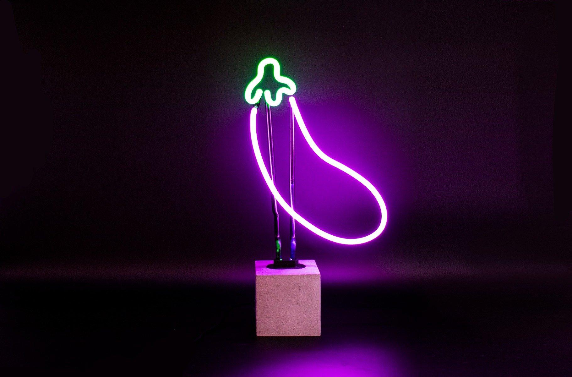 Locomocean Glas Neon Tischlampe mit Betonsockel - Aubergine  