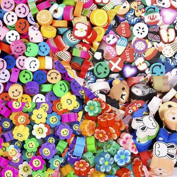 300 pièces de perles smiley perles de polymère pour bracelets d'enfants, perles de bricolage pour enfiler aux enfants des fruits colorés, des animaux, des fleurs, des smiley, pour faire des bracelets de bijoux