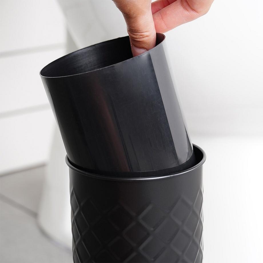 B2X  Elegante scopino per WC con setole nere resistenti 