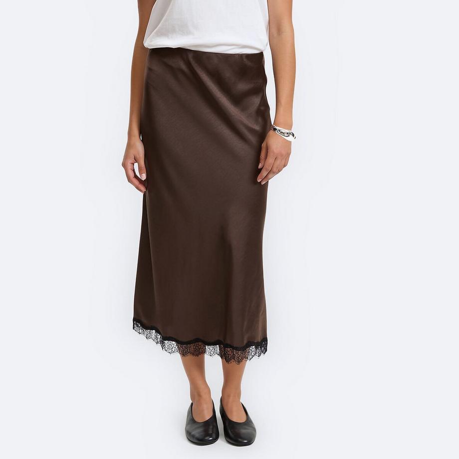 Jupe longue en satin et dentelle à taille élastiquée