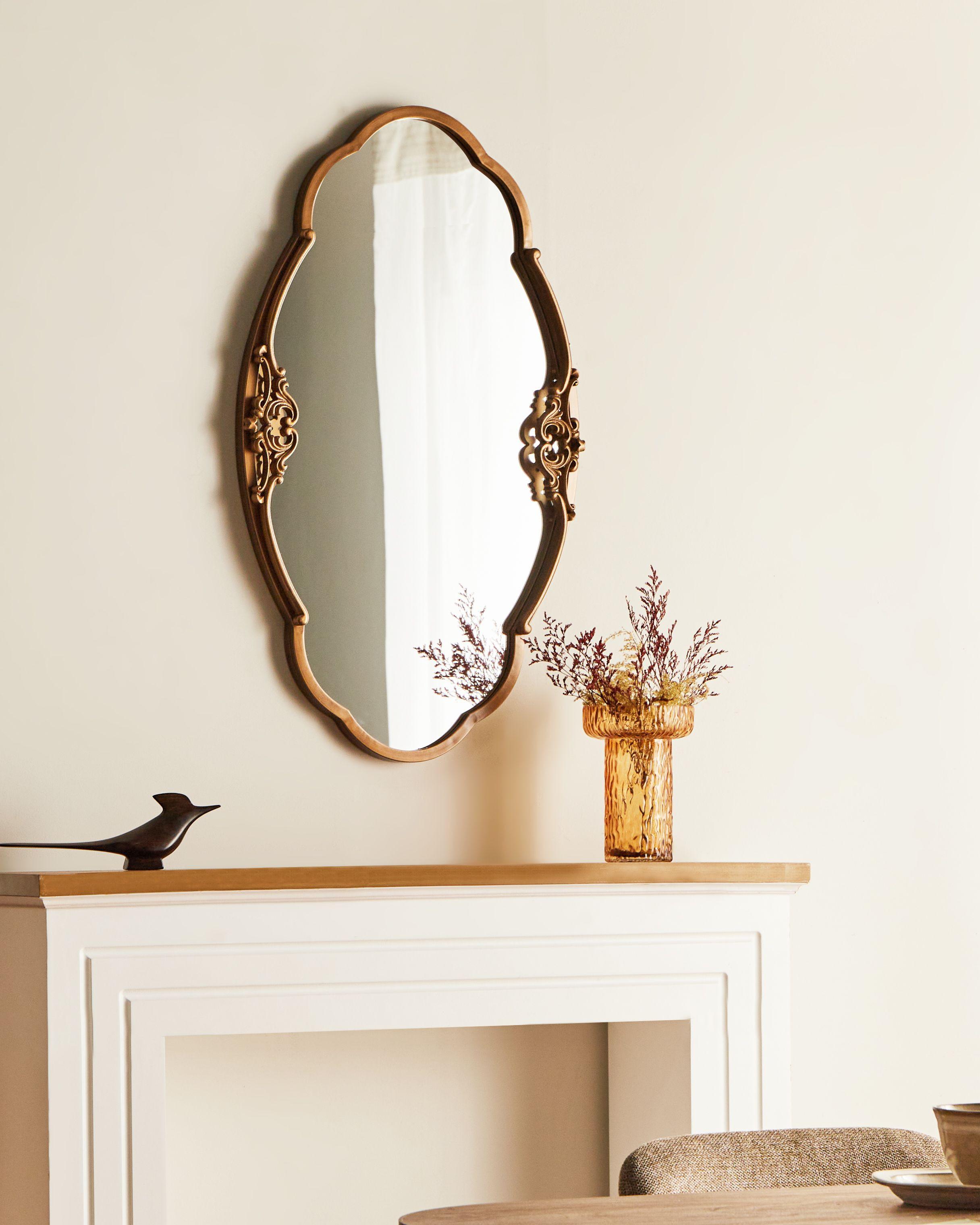 Beliani Wandspiegel aus Eisen Klassisch EPANNES  