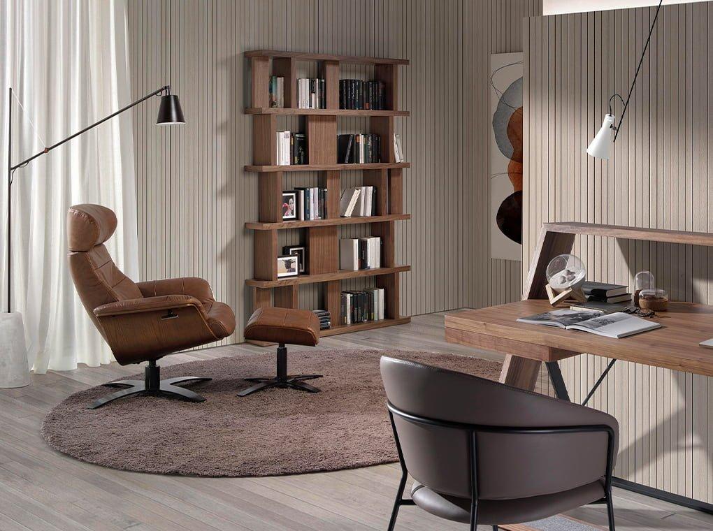 ANGEL CERDA Drehbarer Liegesessel aus braunem Leder  