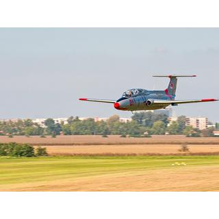 Smartbox  Dans le ciel de Slovaquie : vol de 30 minutes à bord d'un avion de chasse L-29 DELFIN - Coffret Cadeau 