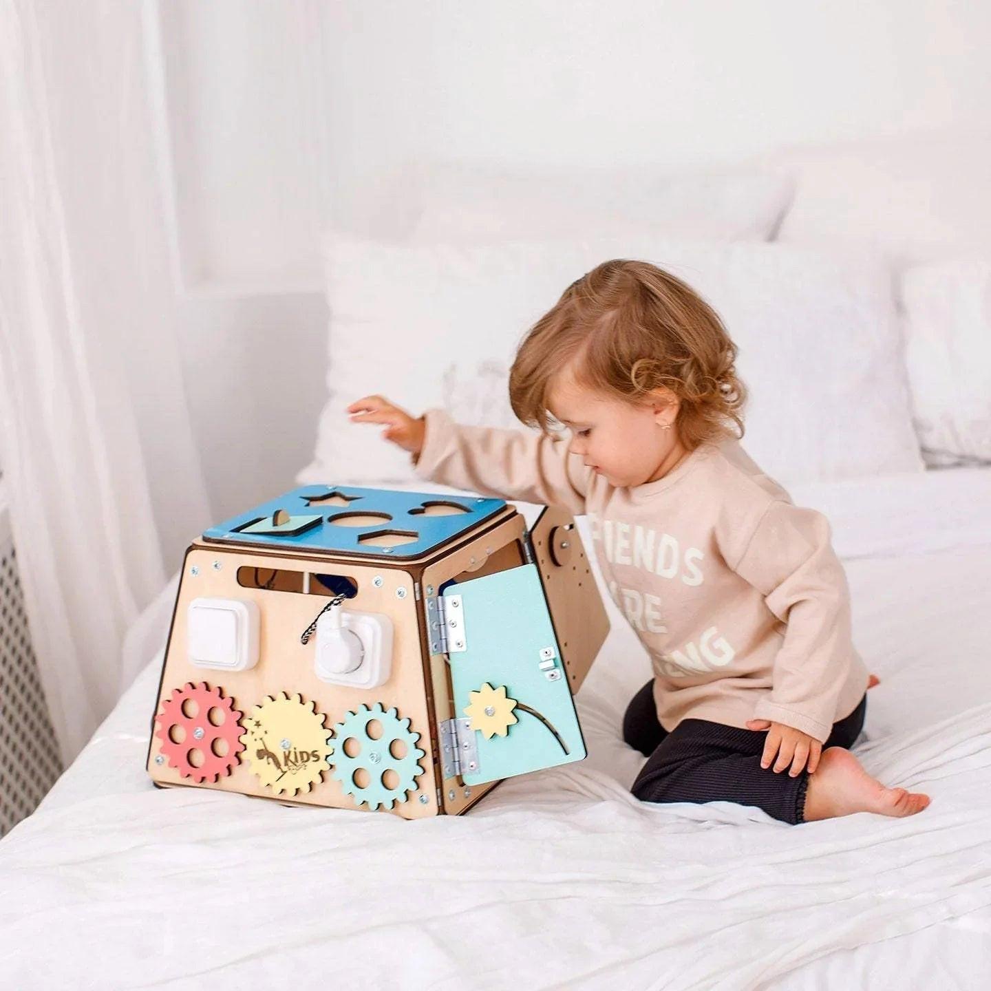 Montessori  Tableau d’activités Montessori® – jouets éducatifs pour les enfants à partir de 1 an 