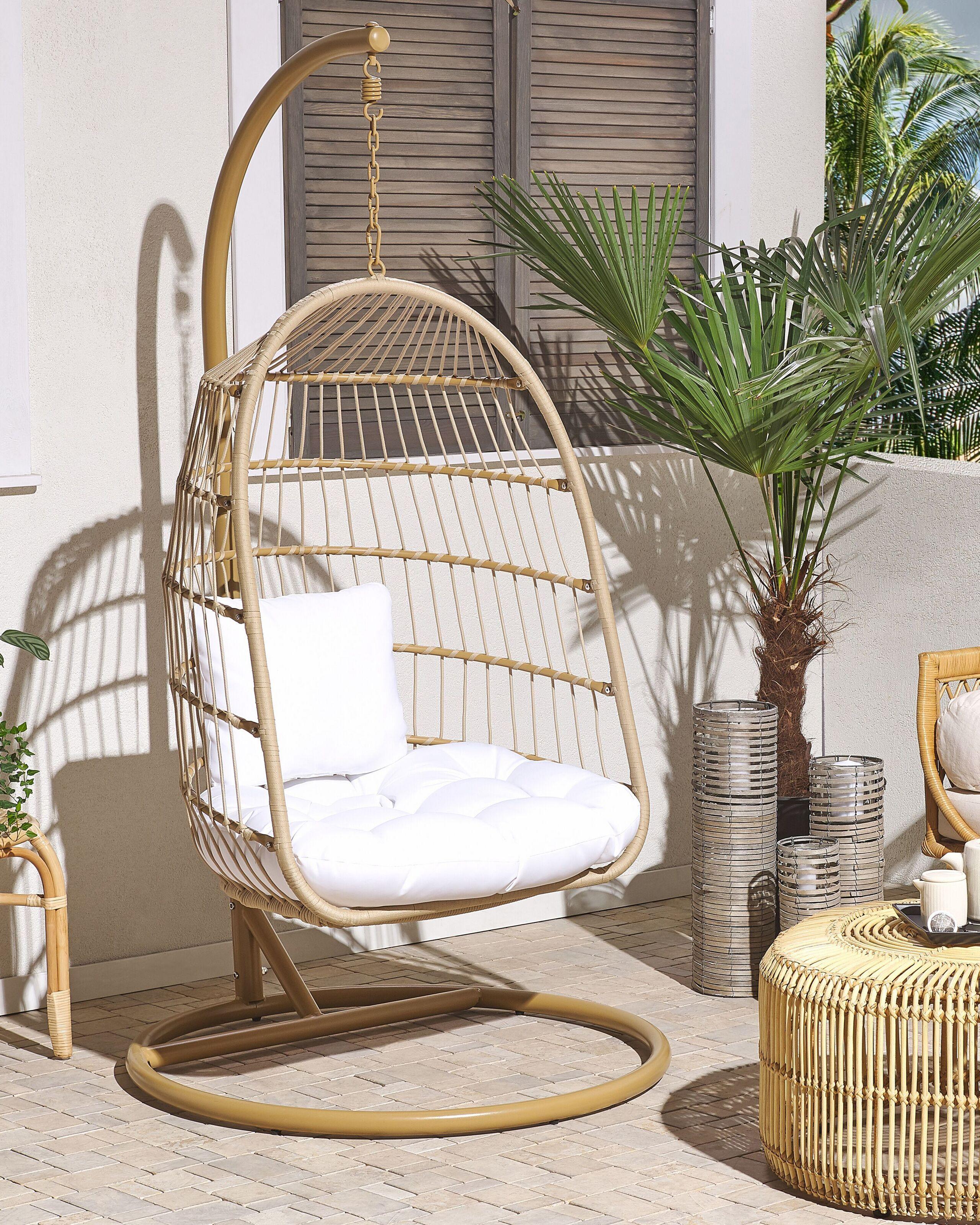 Beliani Hängesessel mit Gestell aus PE Rattan Boho ALLERA  